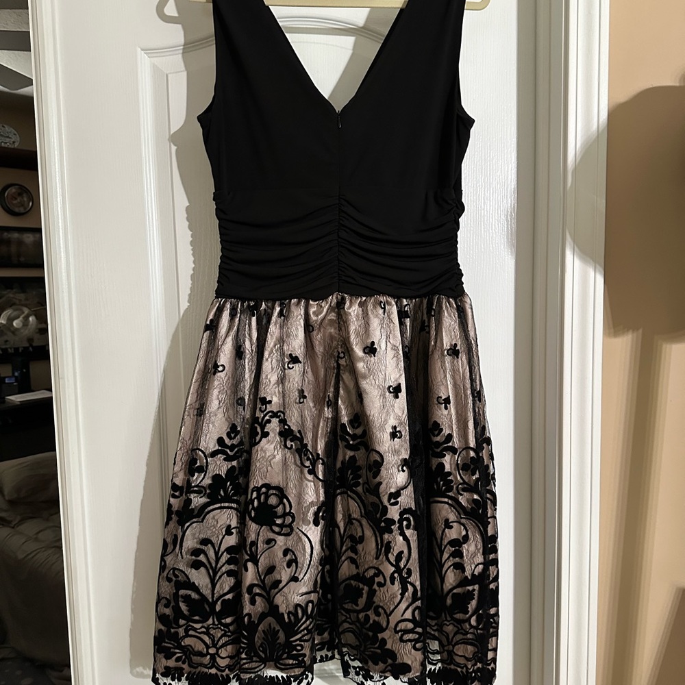 This midnight velvet cocktail dress is stunning.